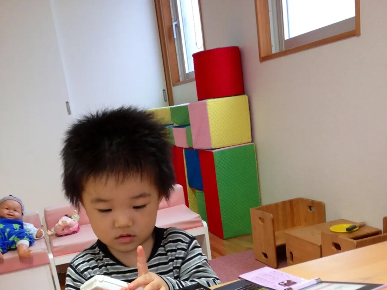 Excessive Screen Time Linked with Delays in Developmental Progress in Youngsters