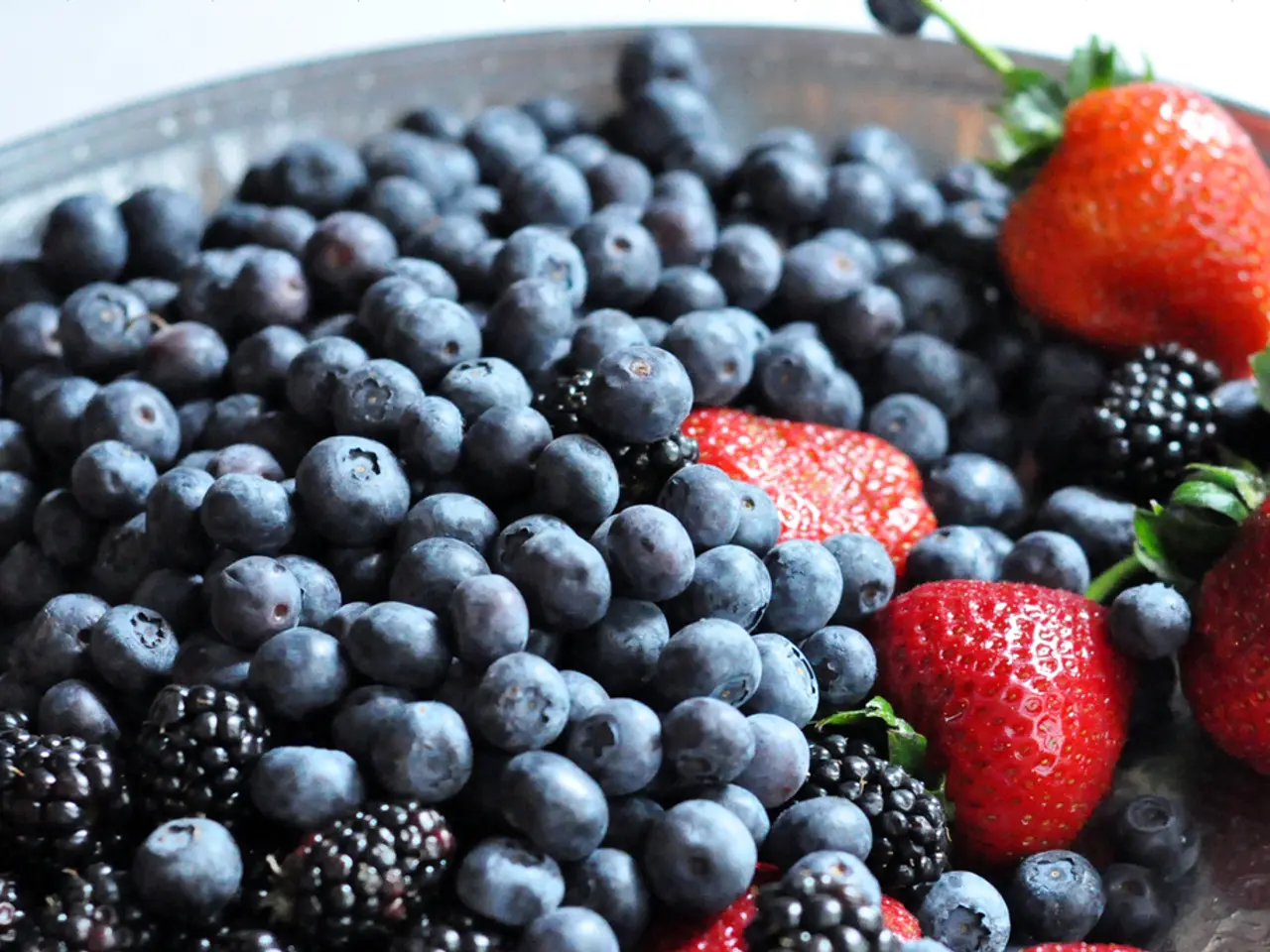 Unveiling 7 Proven Advantages for Consuming Blueberries