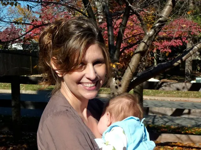 Neighbors assist a working mother in Krasnodar who unintentionally left her child unattended at...