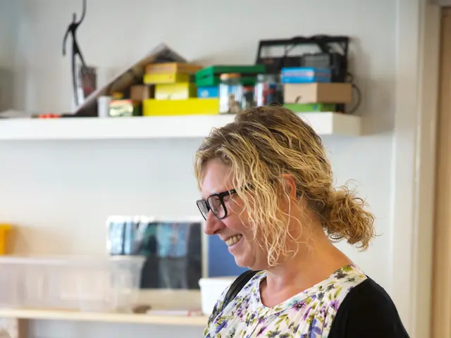 Linda Kosine: Individuals in Focus