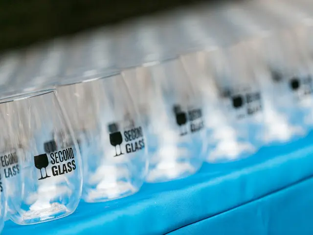 Types, costs, and efficacy of eyewear for macular degeneration