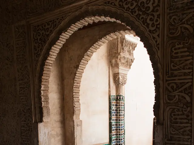 "Belle Wi exhibition resumes" or "The Belle Wi show makes its return"