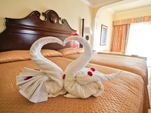 Sleeping with open windows during winter: Advantages for you and your bedroom